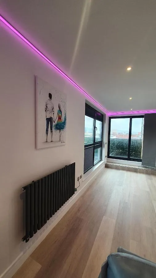 Central Penthouse With Hot Tub & Views 24 Cheltenham