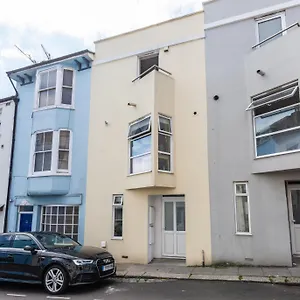 Little Brighton Beach Apartments - Also Separate Spa Cabin And Watersports Apartment Brighton